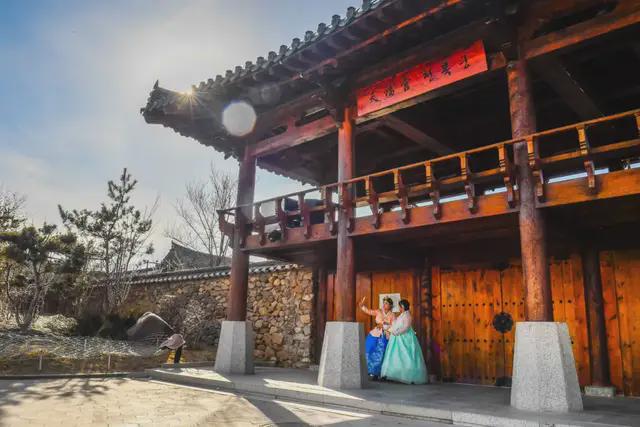 雪季完美收官！《经济参考报》整版聚焦：吉林正从“冰雪高地”挺进“四季长红”(图5)