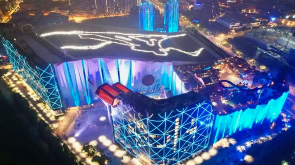 九游体育：全球最大室内滑雪综合体“耀雪冰雪世界”建设有新进展(图1)