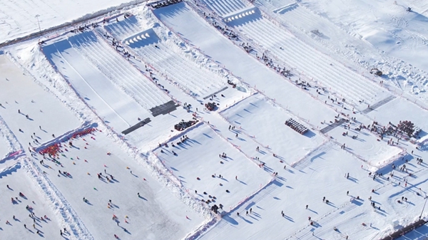 九游体育：两会Vibe丨新行业里听新声：雪场规划师打造特色“雪村”(图1)