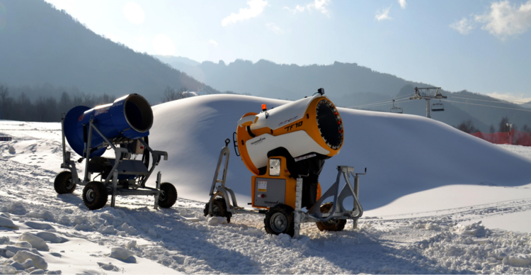 九游体育网站：2024西安滑雪胜地冬天来西安放肆滑雪鳌山场最新攻略鳌山旅游攻略-游侠客旅行(图5)