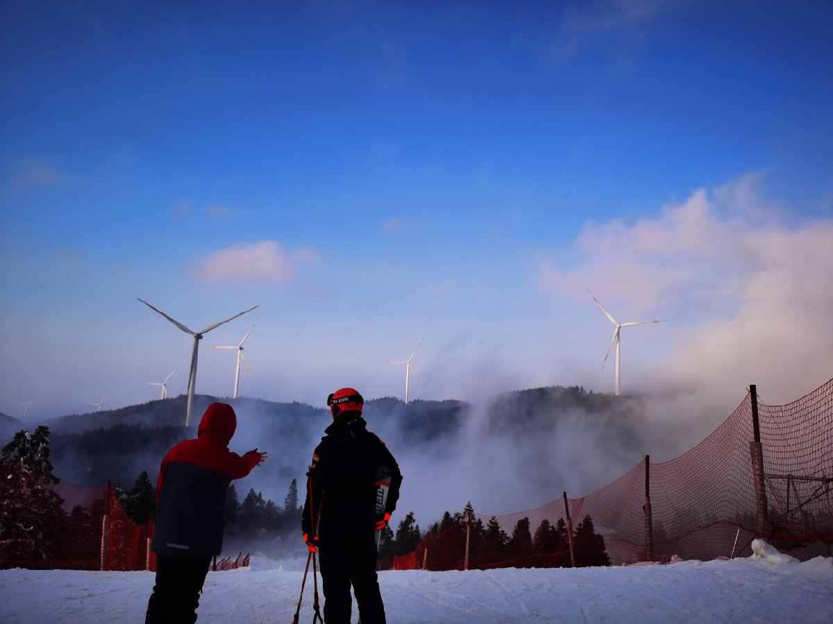 九游体育：2024重庆南天湖滑雪场有哪些项目？(图1)