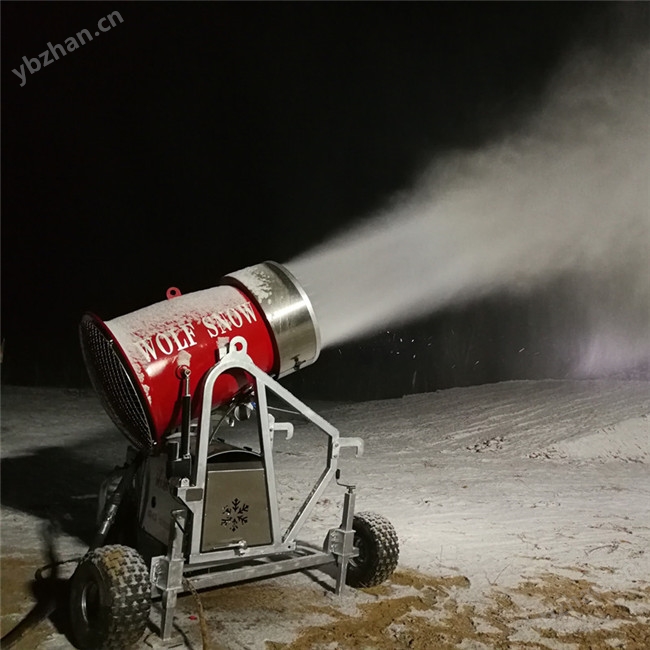 九游体育网站：山西陵川滑雪场造雪设备大型雪狼款(图2)