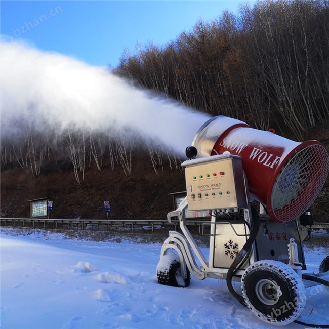 九游体育网站：山西陵川滑雪场造雪设备大型雪狼款(图3)