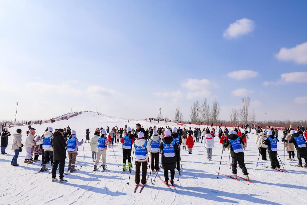 九游体育：2024世界雪日暨国际儿童滑雪节主会场活动成功举办(图1)