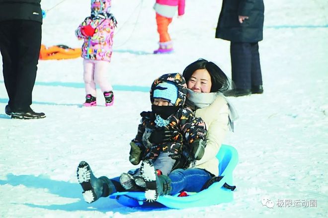 九游体育：适合多数人的极限运动——滑雪教程(图2)