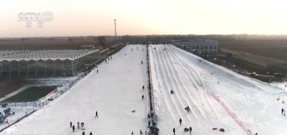 九游体育网站：冰雪旅游持续升温引领春节出游新风尚(图1)