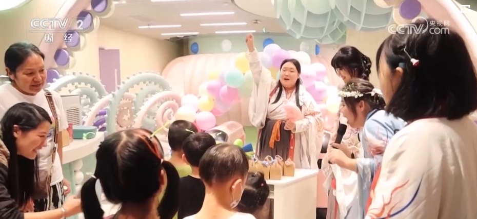 “暖冬游”“冰雪游”“午后经济”火热消费释放新动能为经济发展添“薪”(图14)
