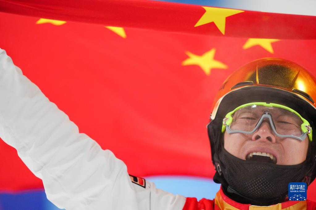 顽强、勇毅！中国自由式滑雪空中技巧队终上世界之巅(图1)