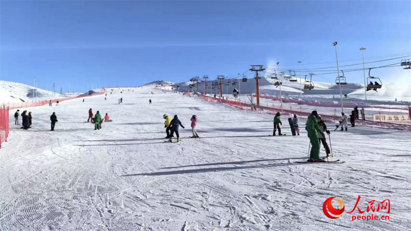 九游体育网站：有回音丨半价滑雪、预约制免费……阿勒泰好政策让本地群众“惠滑”(图4)