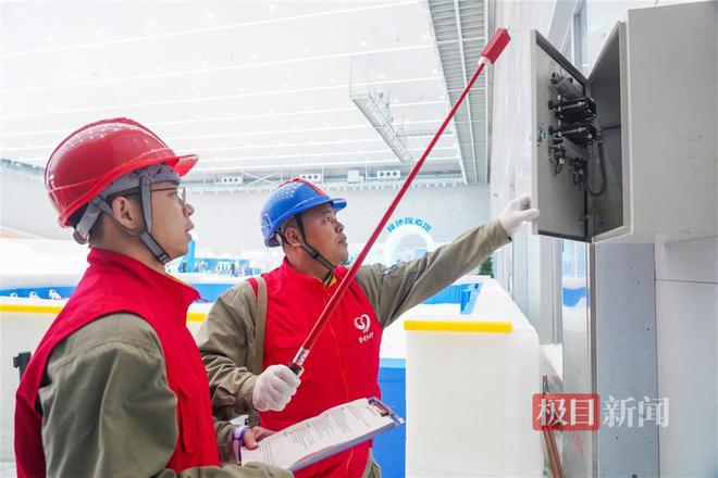 一天用电7万度！华中最大室内滑雪场火热“开板”供电部门助力降本增效保安全(图2)