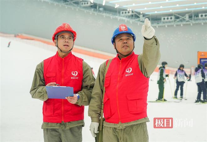 一天用电7万度！华中最大室内滑雪场火热“开板”供电部门助力降本增效保安全(图3)