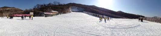 九游体育：冬日有约！九顶塔滑雪场推出开业20周年系列活动(图2)