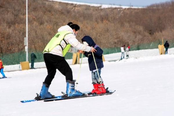 初学者怎么学滑雪分分钟教会你(图1)