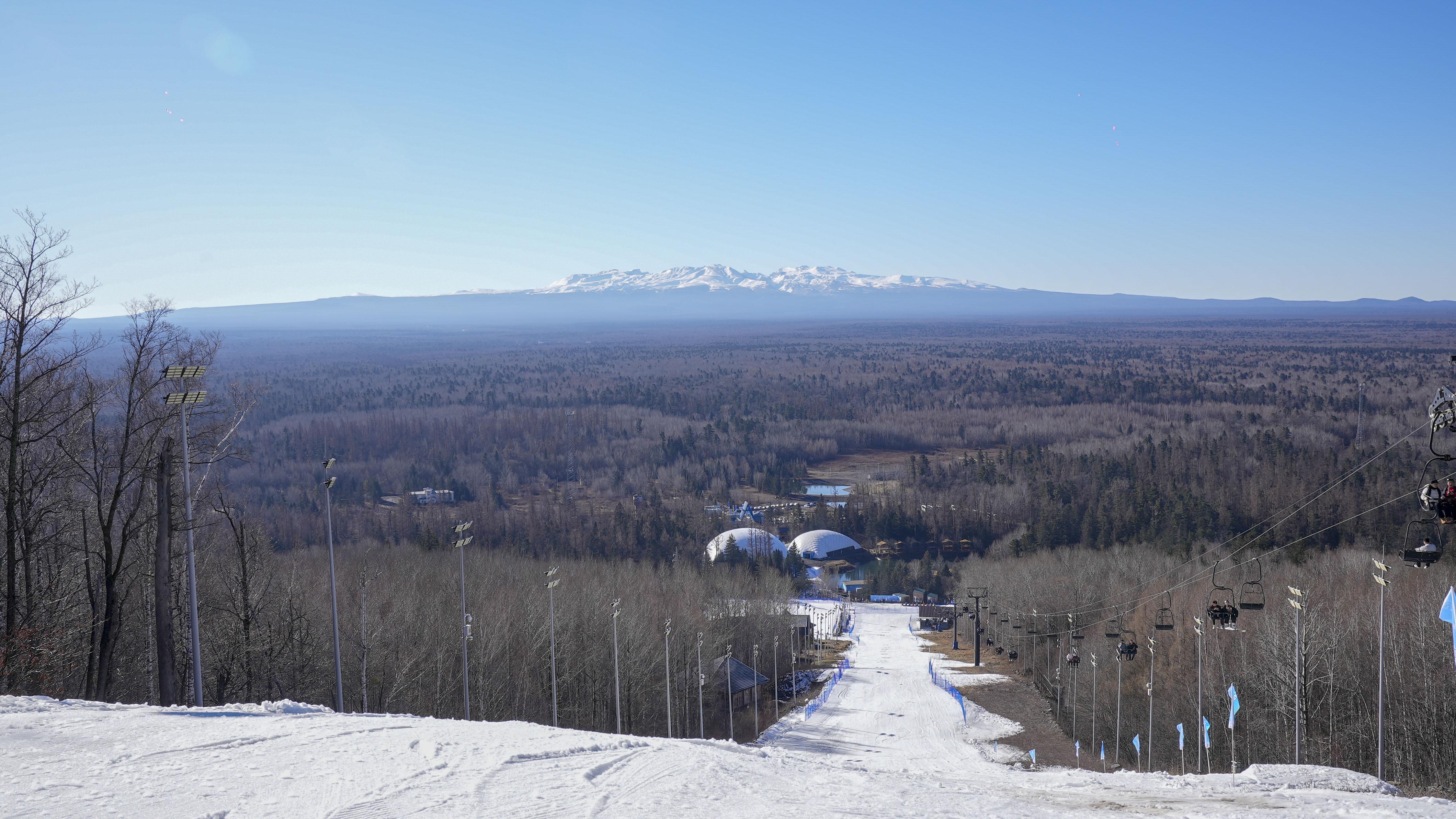 长白粉雪等你来！长白山和平滑雪场2024-2025新雪季今日正式开板(图6)