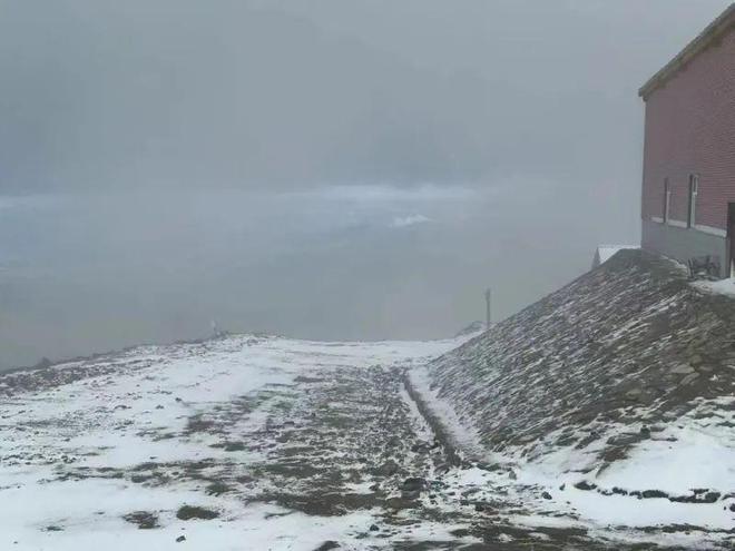 下雪啦！新疆滑雪指南提提提提前来了！(图1)
