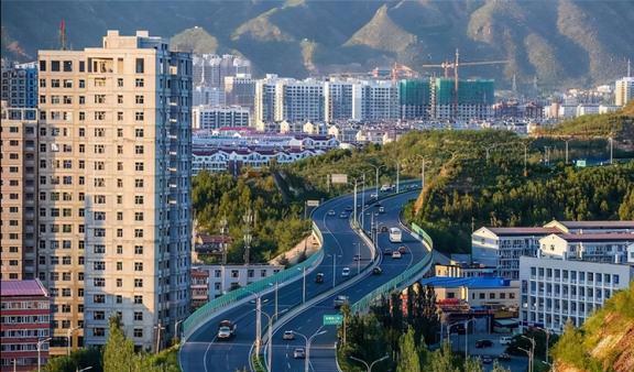 九游体育：冬奥会的举办地夏天比西宁承德还凉爽河北的这座城你来过吗？(图1)