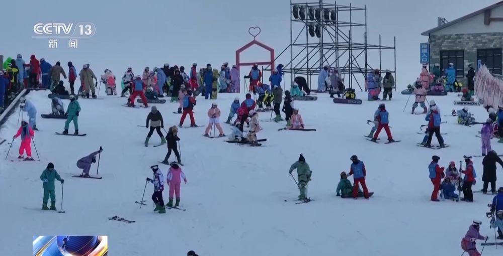 九游体育：亚布力滑雪场开板！新雪季与亚冬会筹备火热进行中(图5)