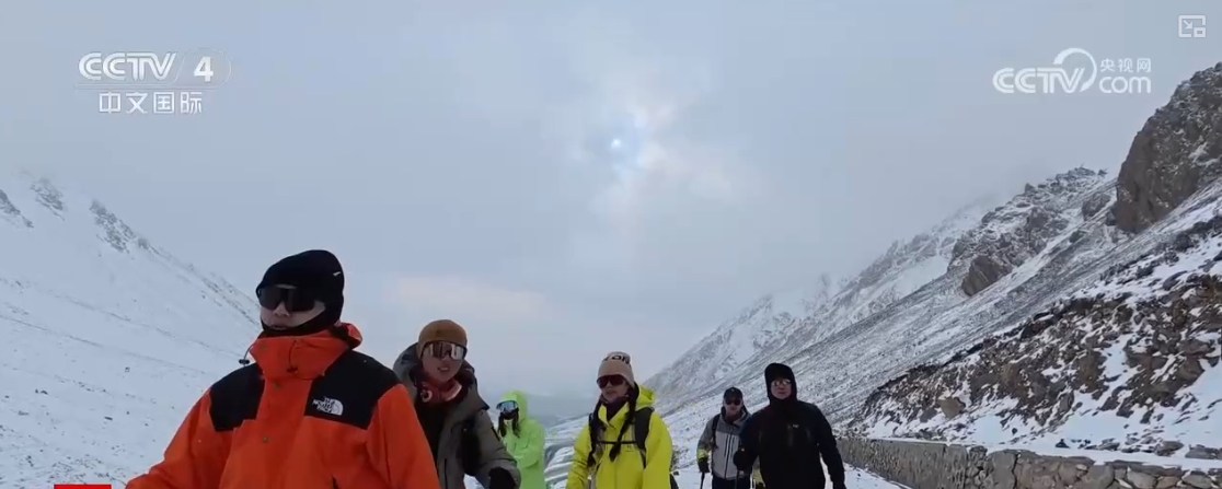 九游体育网站：万亿元市场“开板”！“冰雪+”“体育+”为经济发展添“热力”(图5)