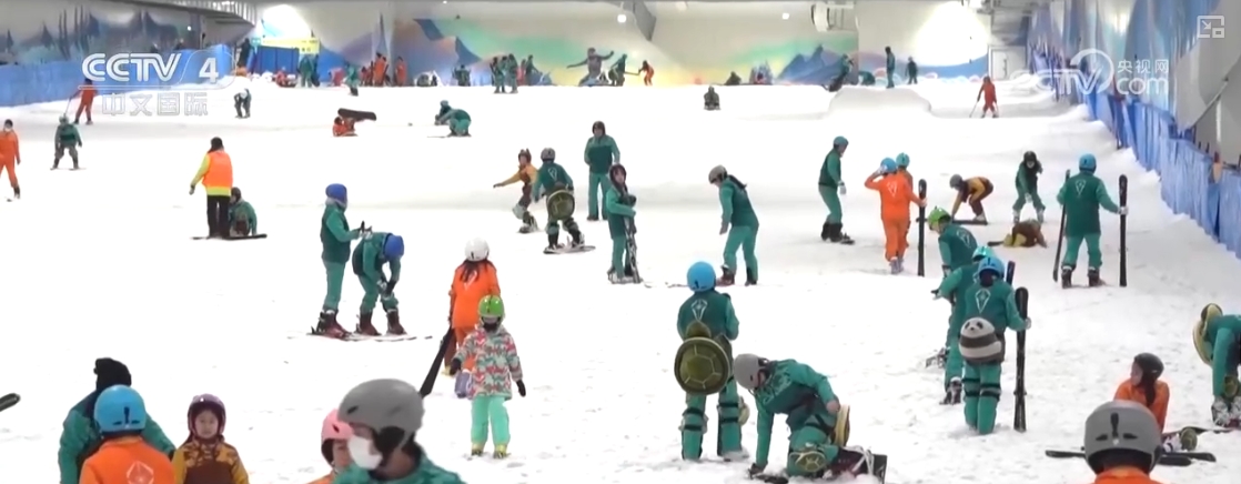 九游体育网站：万亿元市场“开板”！“冰雪+”“体育+”为经济发展添“热力”(图6)