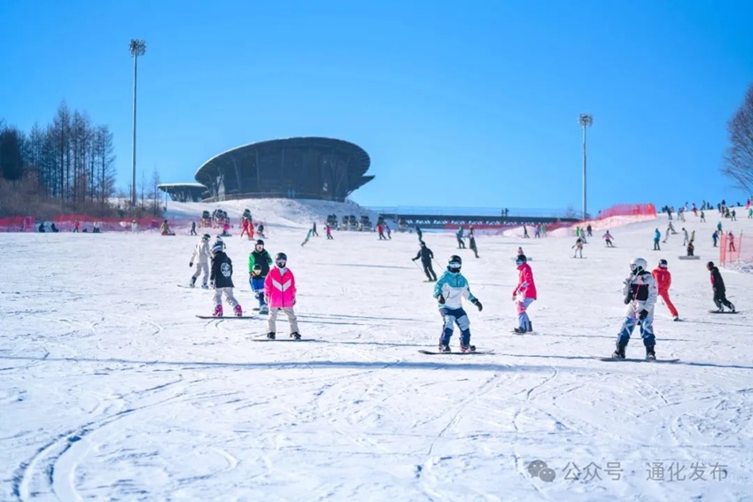 九游体育网站：通化：做足“冰雪+”迎接新雪季(图2)