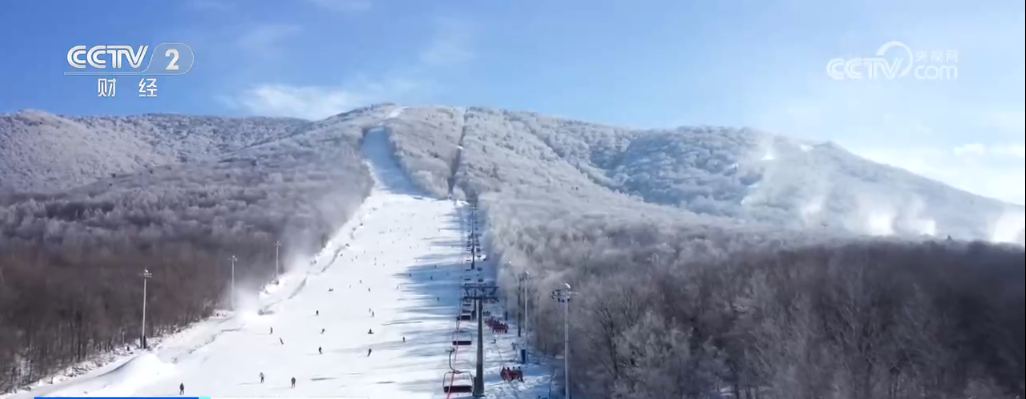 九游体育网站：冰雪经济“多点开花”打造新业态“滑雪+”点燃民众冬日热情(图4)