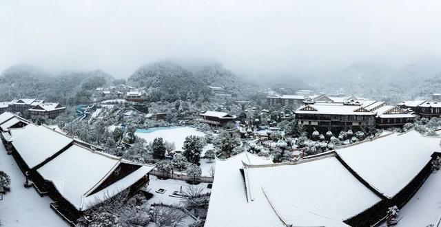 九游体育：理解贵州｜冬日贵州值得邂逅：用温泉滑雪美食“去班味”开启疗愈之旅(图4)