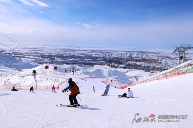 新疆阿勒泰两地入选2024年度热门冬季旅游目的地(图1)