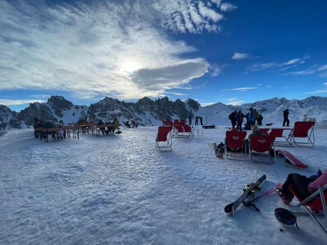 无滑雪不冬天去哪儿滑雪最过瘾吃住玩乐帮你一键安排~→(图2)
