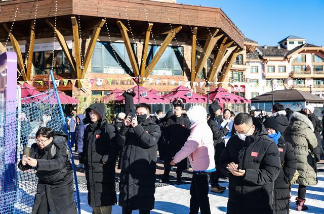 “燃情冰雪共赴未来”主题采访活动丨太舞滑雪小镇：来四季度假小镇体验冰雪激情(图2)