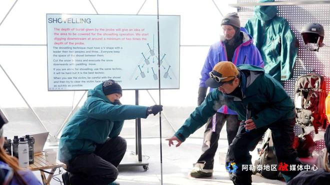 新疆热雪节“粉雪大师课”教您解锁粉雪滑行技巧(图3)