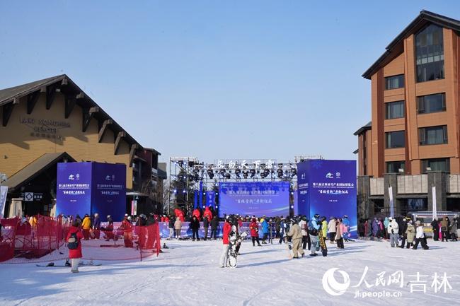 探访雪博会五大雪街松花湖雪街：最具潮流范儿(图1)