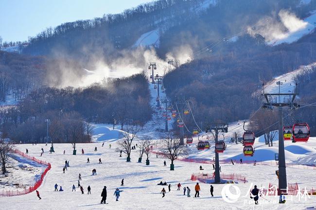 探访雪博会五大雪街松花湖雪街：最具潮流范儿(图2)