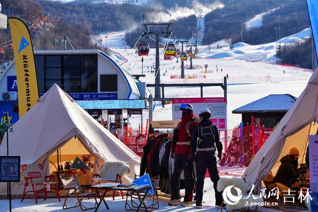 探访雪博会五大雪街松花湖雪街：最具潮流范儿(图4)