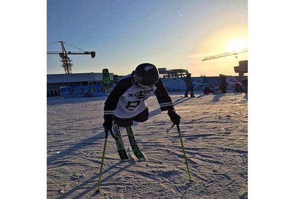 九游体育网站：双板滑雪技术详解(图3)