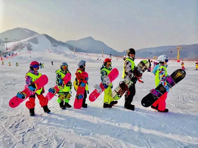 九游体育：可以天天回家！北京家门口的专业滑雪营世界冠任技术顾问！(图3)