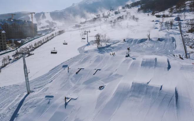 九游体育网站：观雪场11丨国内规模最大综合滑雪度假区在这个四季运营的小镇(图7)