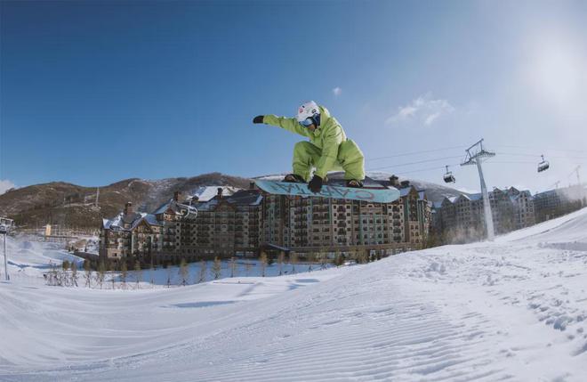 九游体育网站：观雪场11丨国内规模最大综合滑雪度假区在这个四季运营的小镇(图3)