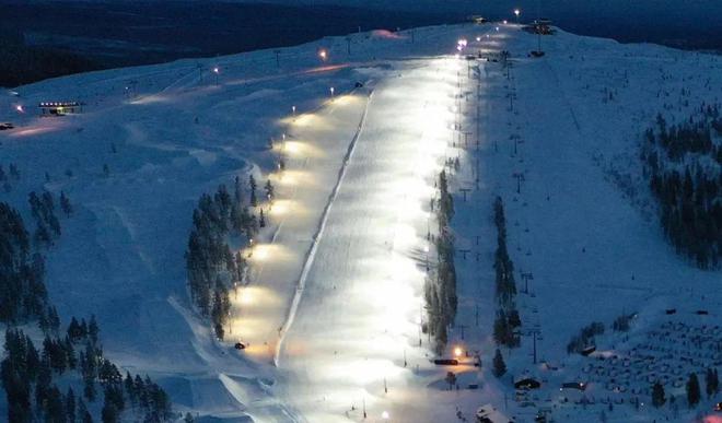 九游体育：冬游青岛“花式”玩雪攻略请签收！(图3)