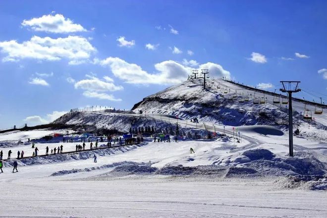 九游体育：冬游青岛“花式”玩雪攻略请签收！(图4)