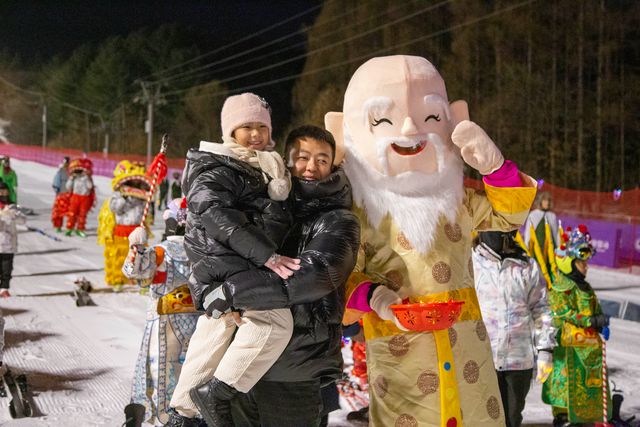 雪舞秀闪耀新雪季净月潭滑雪场中级道开启夜场模式(图7)