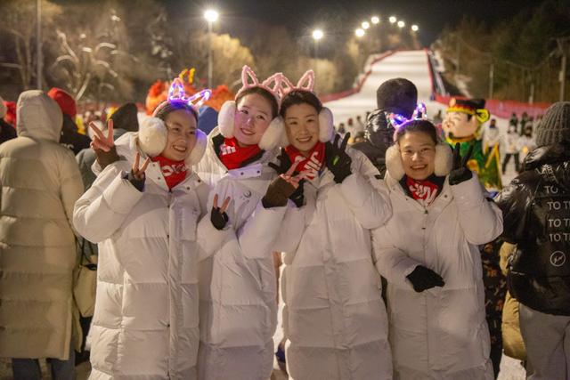 雪舞秀闪耀新雪季净月潭滑雪场中级道开启夜场模式(图9)