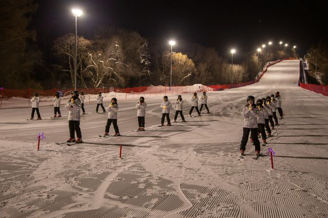 雪舞秀闪耀新雪季净月潭滑雪场中级道开启夜场模式(图6)