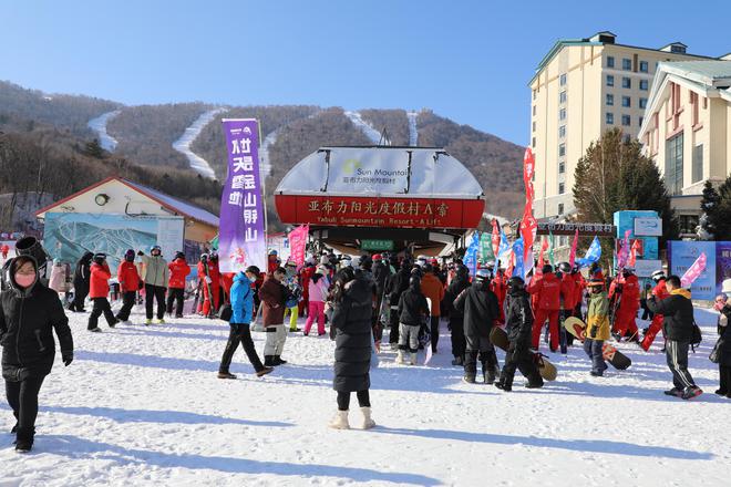 中外游客涌入！这里“已将冰雪资源转化为繁荣经济”(图2)