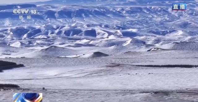九游体育：周末在冰场雪场玩什么？看“瞎出溜”弯道超车(图3)
