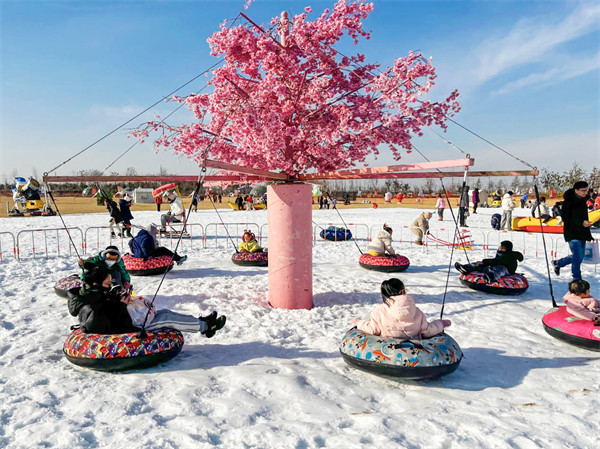 连云港：月牙岛打造梦幻雪境冬日欢乐升级(图1)