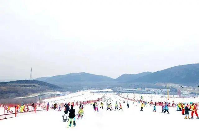 九游体育：冰雪头条：京郊13大滑雪场游玩攻略(图1)