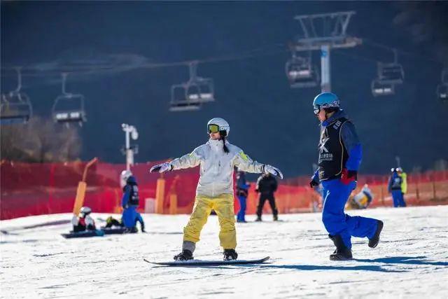 九游体育：冰雪头条：京郊13大滑雪场游玩攻略(图8)