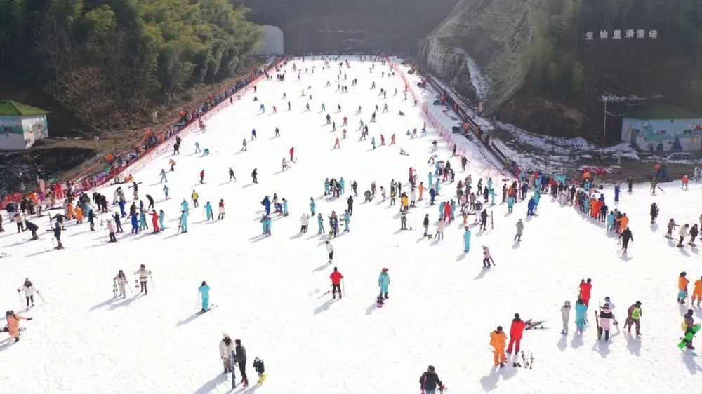 九游体育网站：冰雪“淘金”浙里热火朝天(图3)