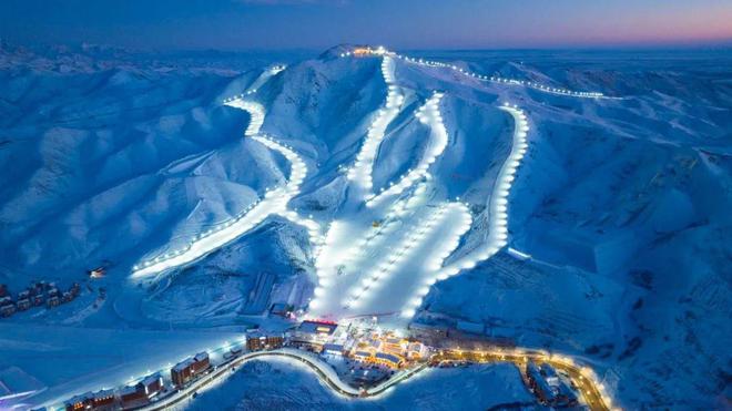 九游体育网站：国内滑雪天花板新疆冬季怎么玩？(图2)