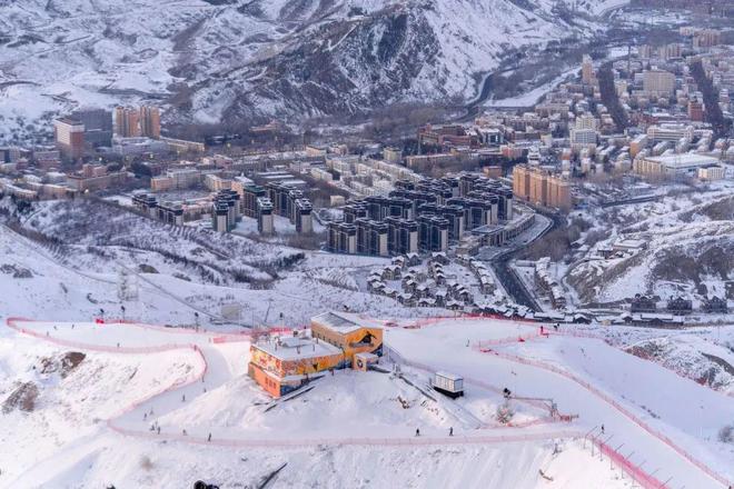 九游体育网站：国内滑雪天花板新疆冬季怎么玩？(图3)